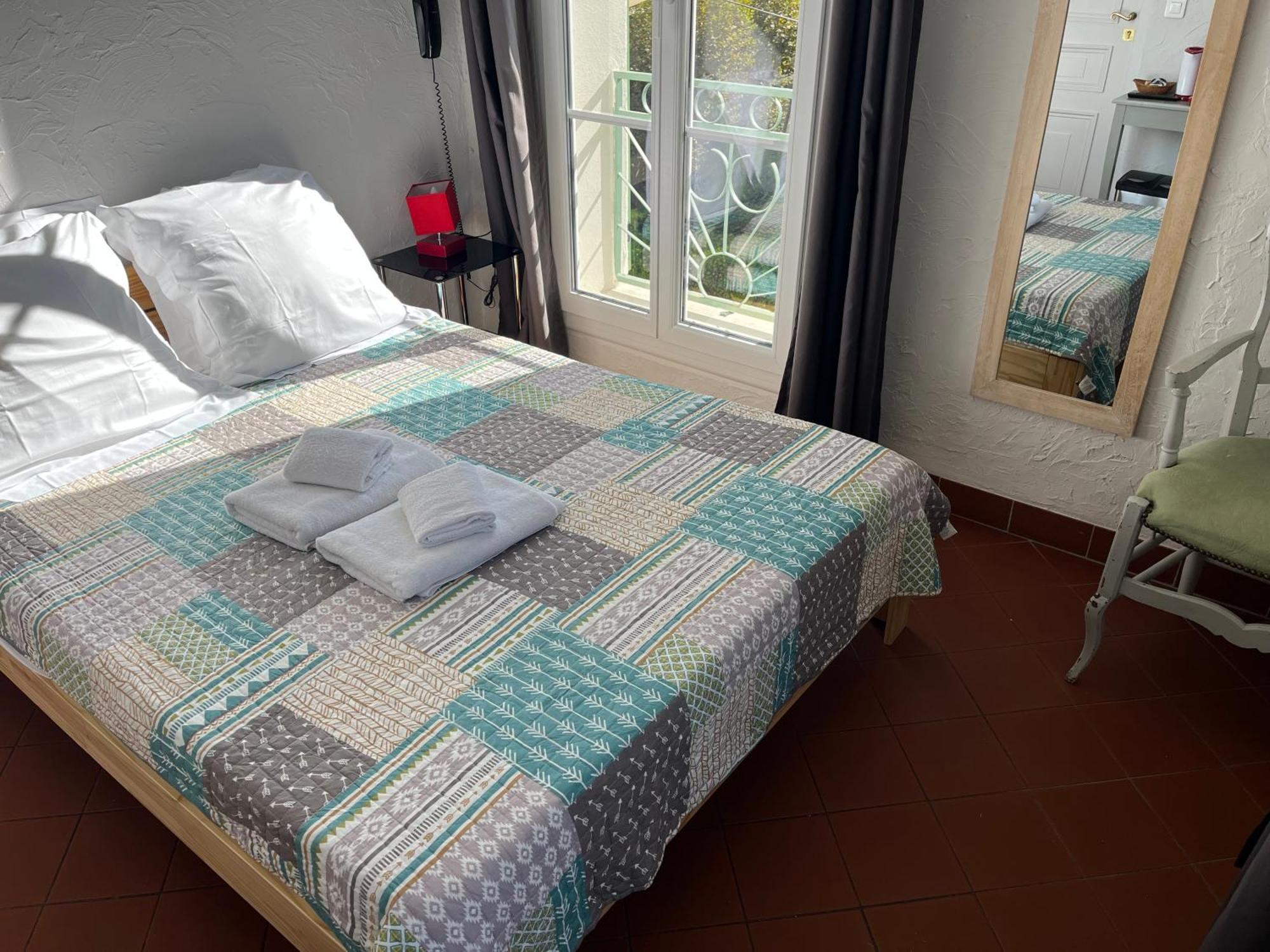 La Villa Roseraie , Hotel Familial Ouvert Toute L Annee Vence Exterior photo