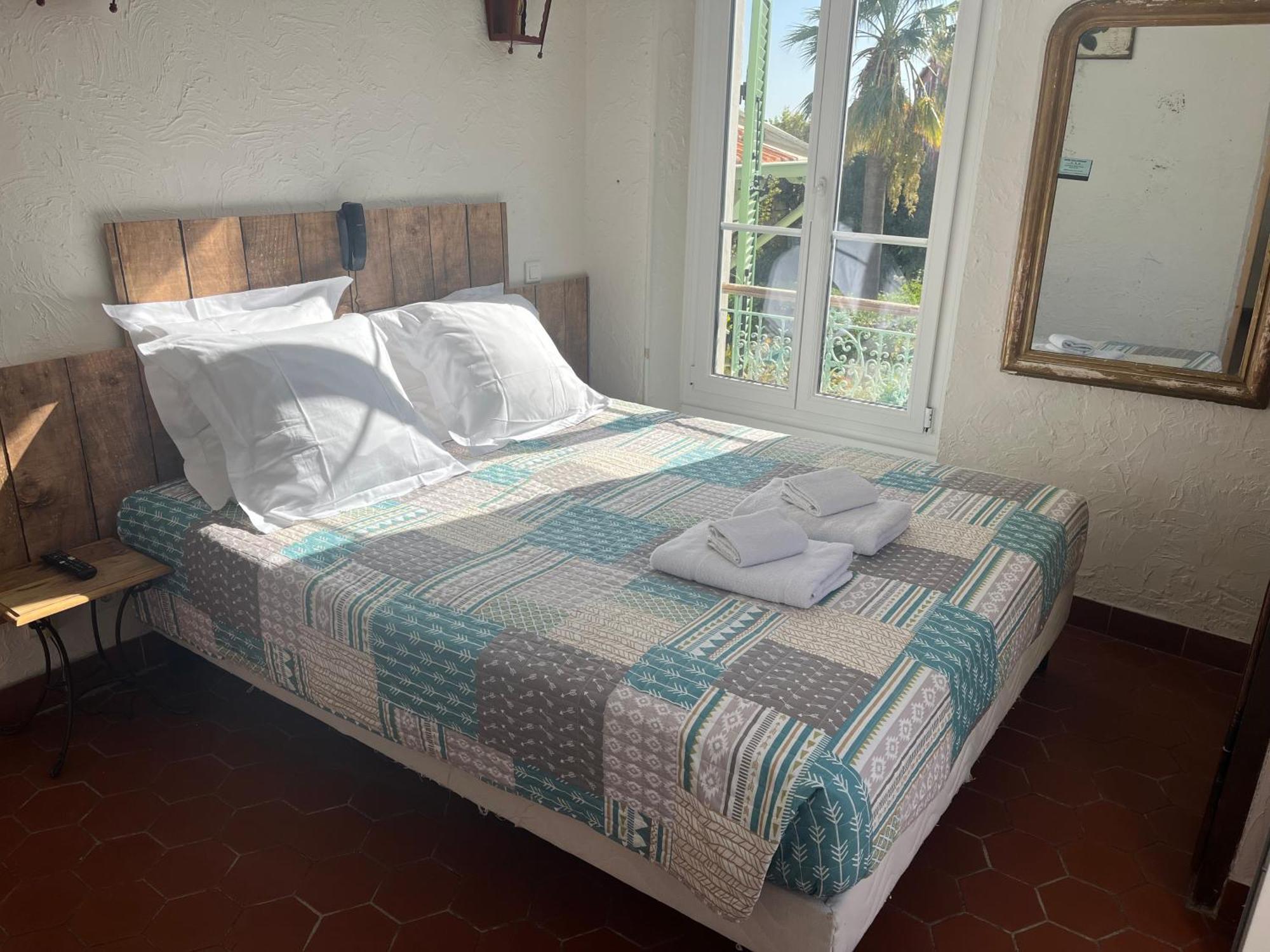 La Villa Roseraie , Hotel Familial Ouvert Toute L Annee Vence Exterior photo
