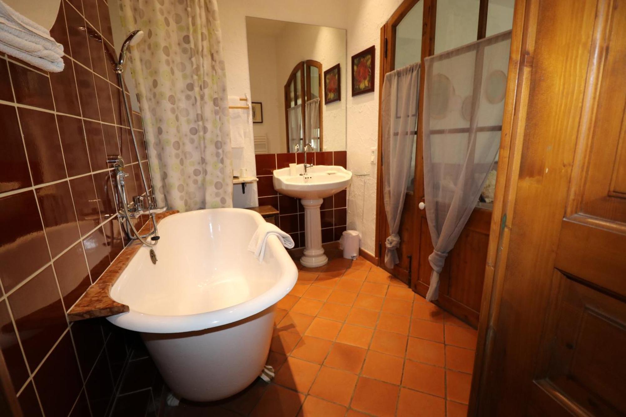 La Villa Roseraie , Hotel Familial Ouvert Toute L Annee Vence Exterior photo
