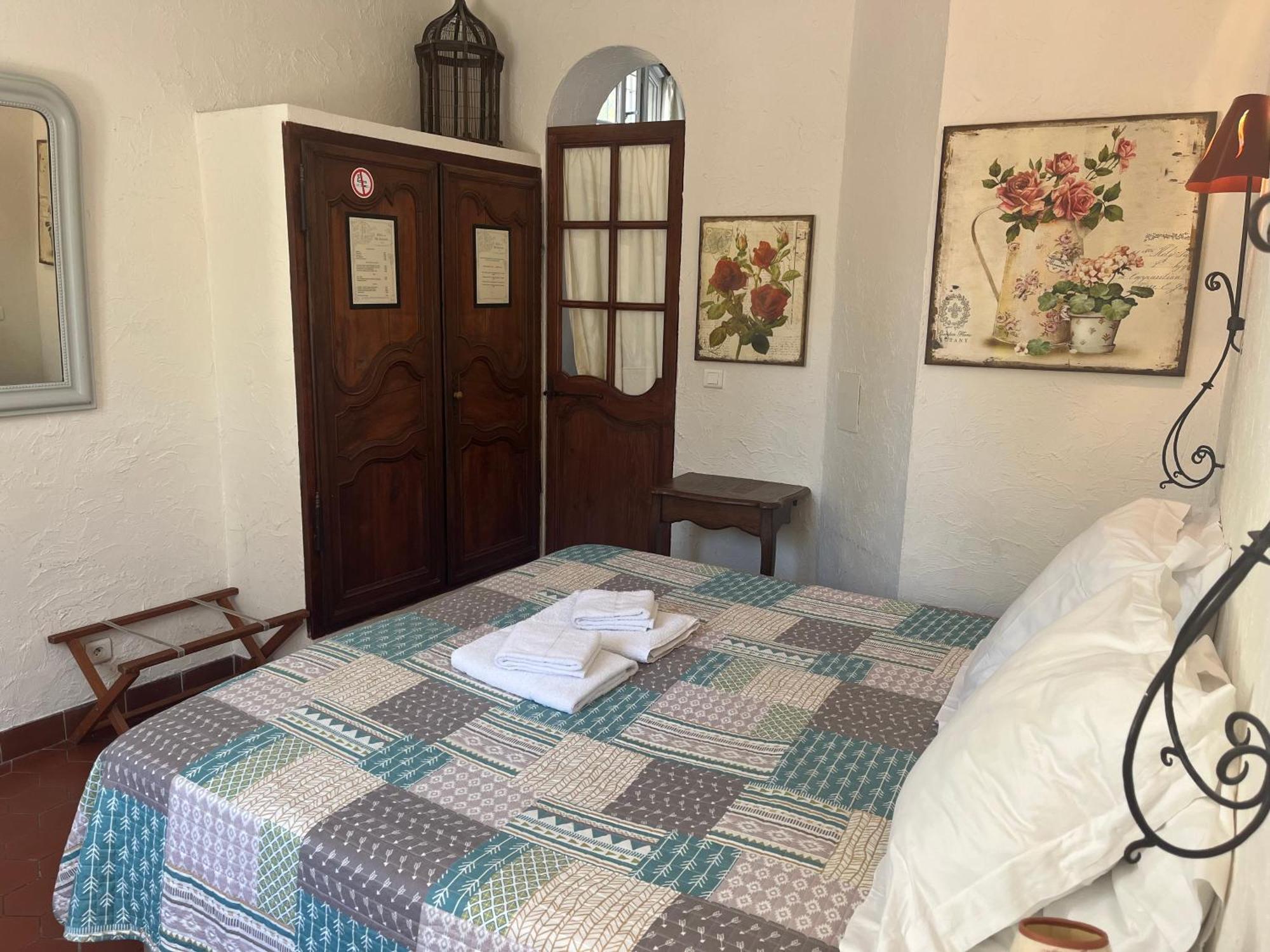 La Villa Roseraie , Hotel Familial Ouvert Toute L Annee Vence Exterior photo