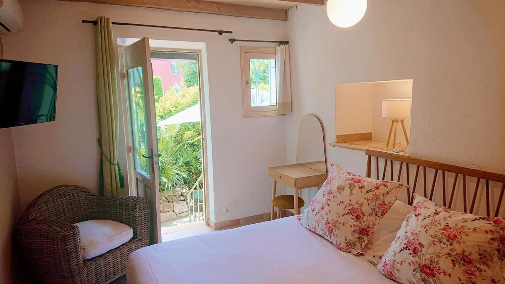 La Villa Roseraie , Hotel Familial Ouvert Toute L Annee Vence Room photo