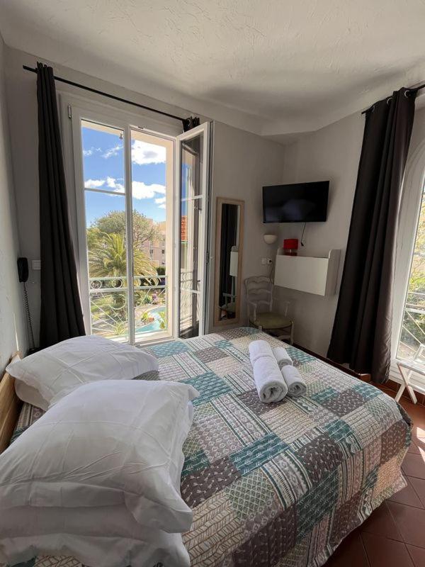 La Villa Roseraie , Hotel Familial Ouvert Toute L Annee Vence Exterior photo