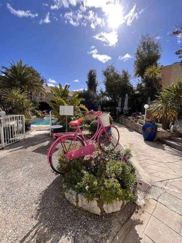 La Villa Roseraie , Hotel Familial Ouvert Toute L Annee Vence Exterior photo