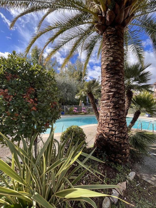 La Villa Roseraie , Hotel Familial Ouvert Toute L Annee Vence Exterior photo