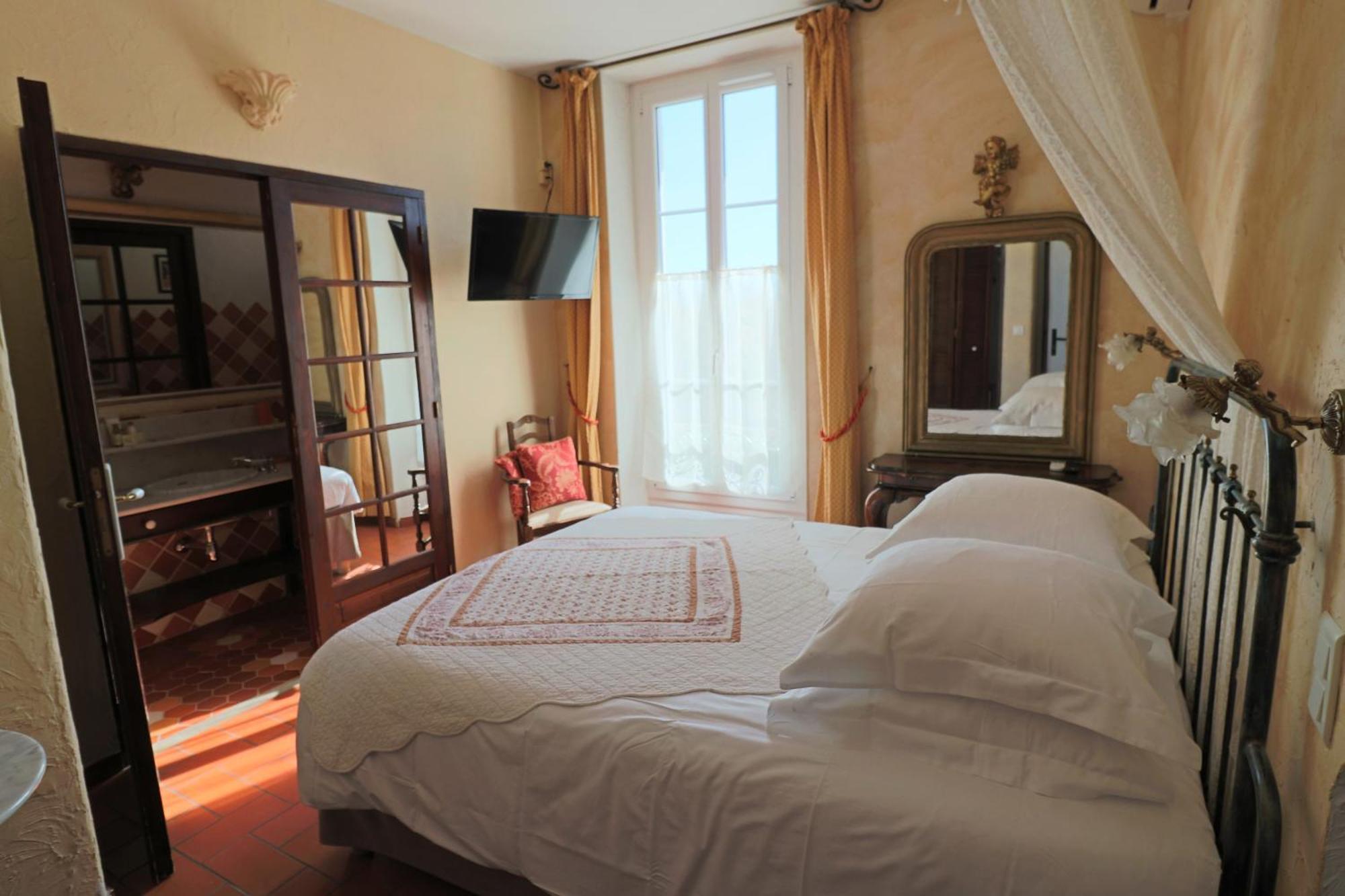 La Villa Roseraie , Hotel Familial Ouvert Toute L Annee Vence Exterior photo