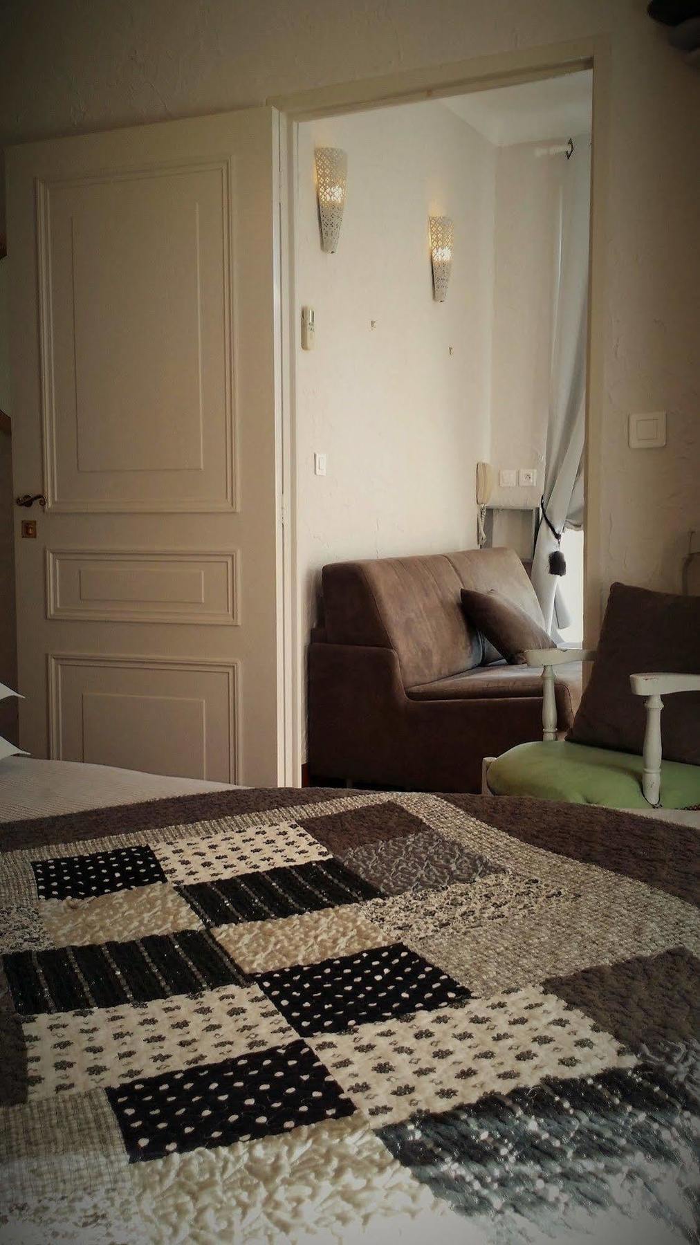 La Villa Roseraie , Hotel Familial Ouvert Toute L Annee Vence Exterior photo