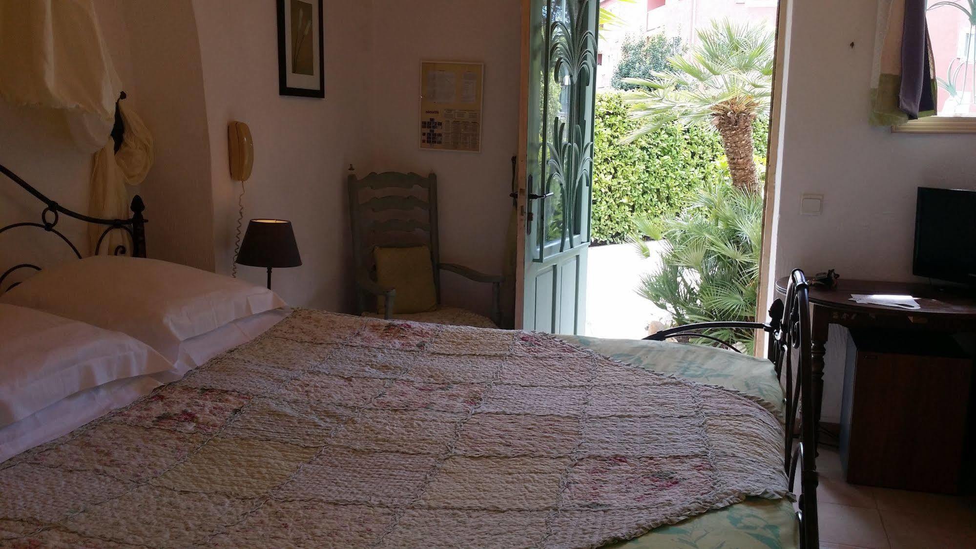 La Villa Roseraie , Hotel Familial Ouvert Toute L Annee Vence Exterior photo