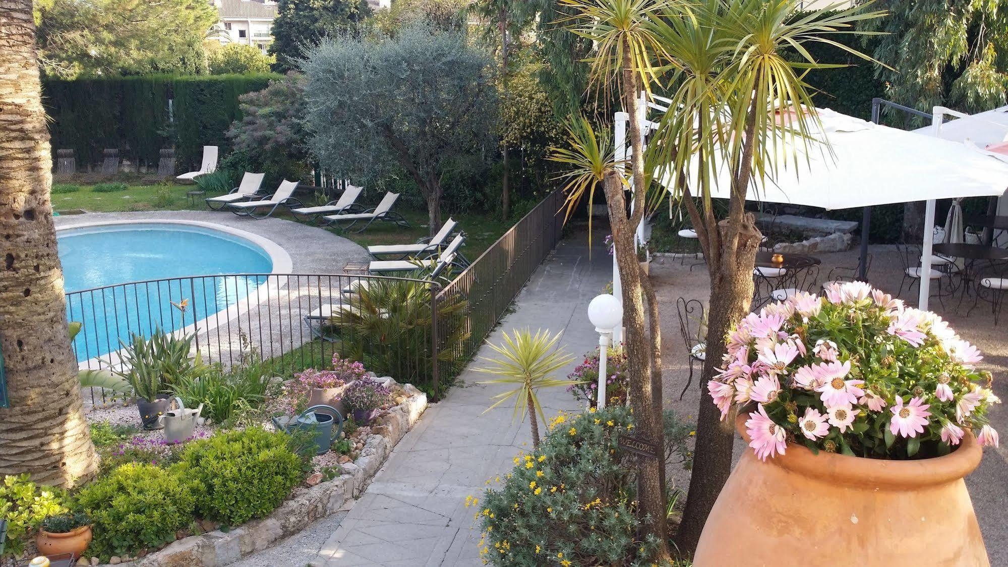 La Villa Roseraie , Hotel Familial Ouvert Toute L Annee Vence Exterior photo